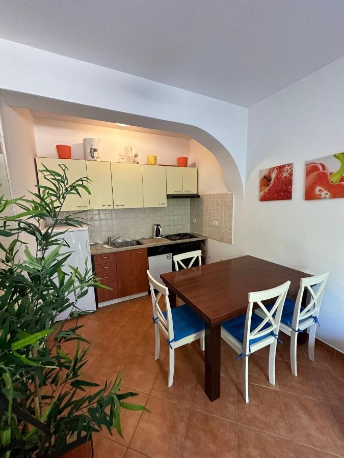 Apartments With A Parking Space Mali Lošinj Екстериор снимка